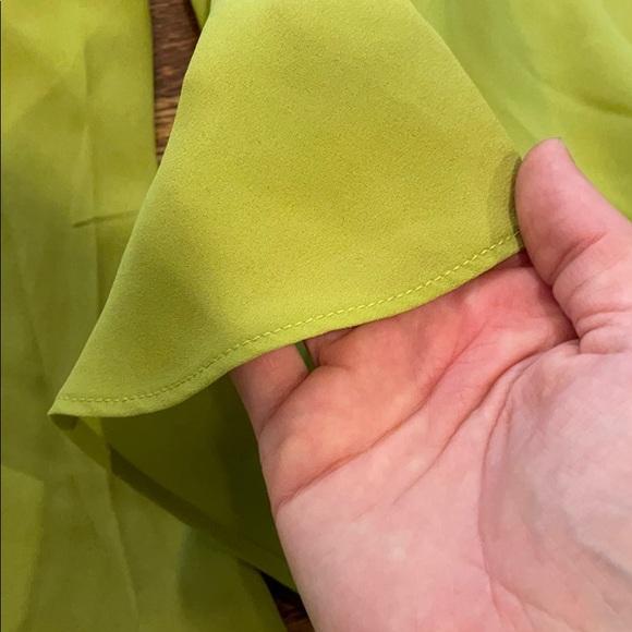 NWT Bell sleeve GREEN polyester blouse - Picture 3 of 3